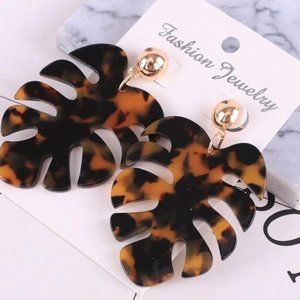 Tortoiseshell monstera/palm leaf drop earrings